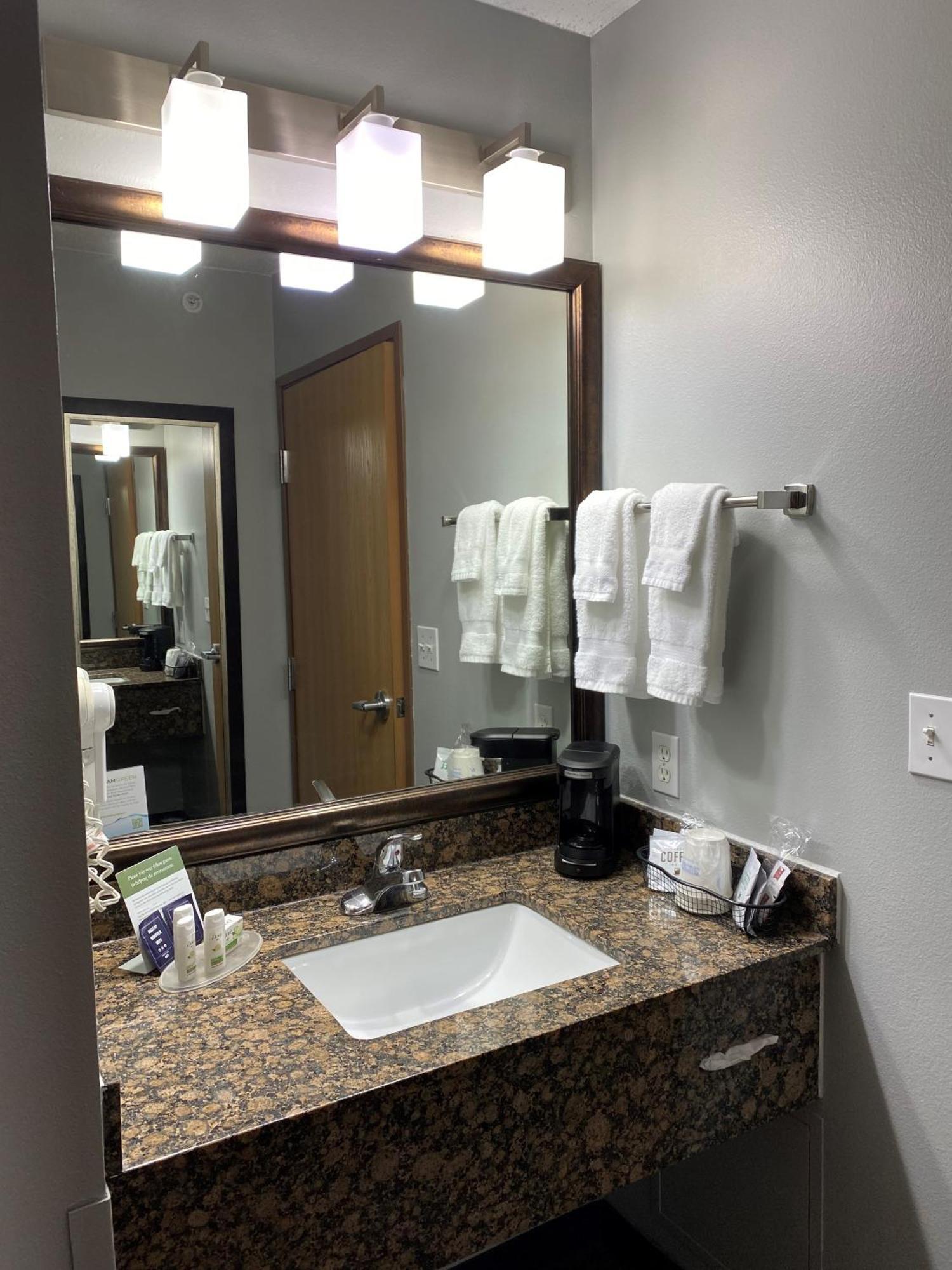 韦伯斯特城阿美瑞辛酒店 Webster City 外观 照片